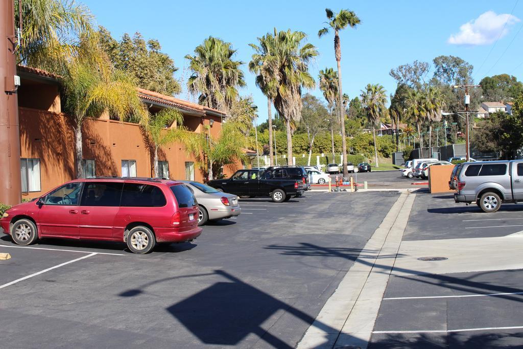 Quality Inn & Suites Oceanside Near Camp Pendleton Exterior foto